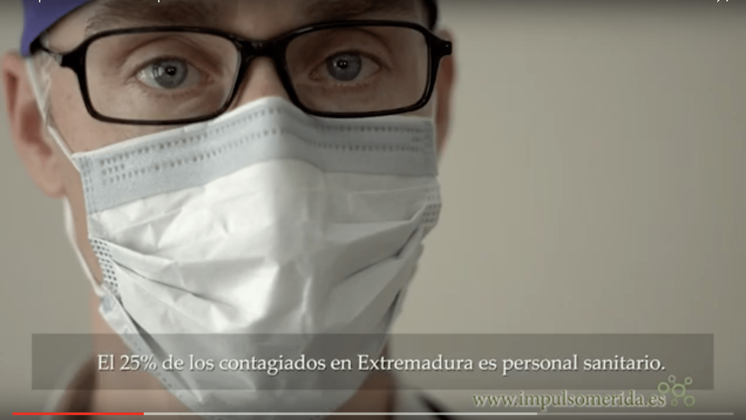 Sanitario con mascarilla