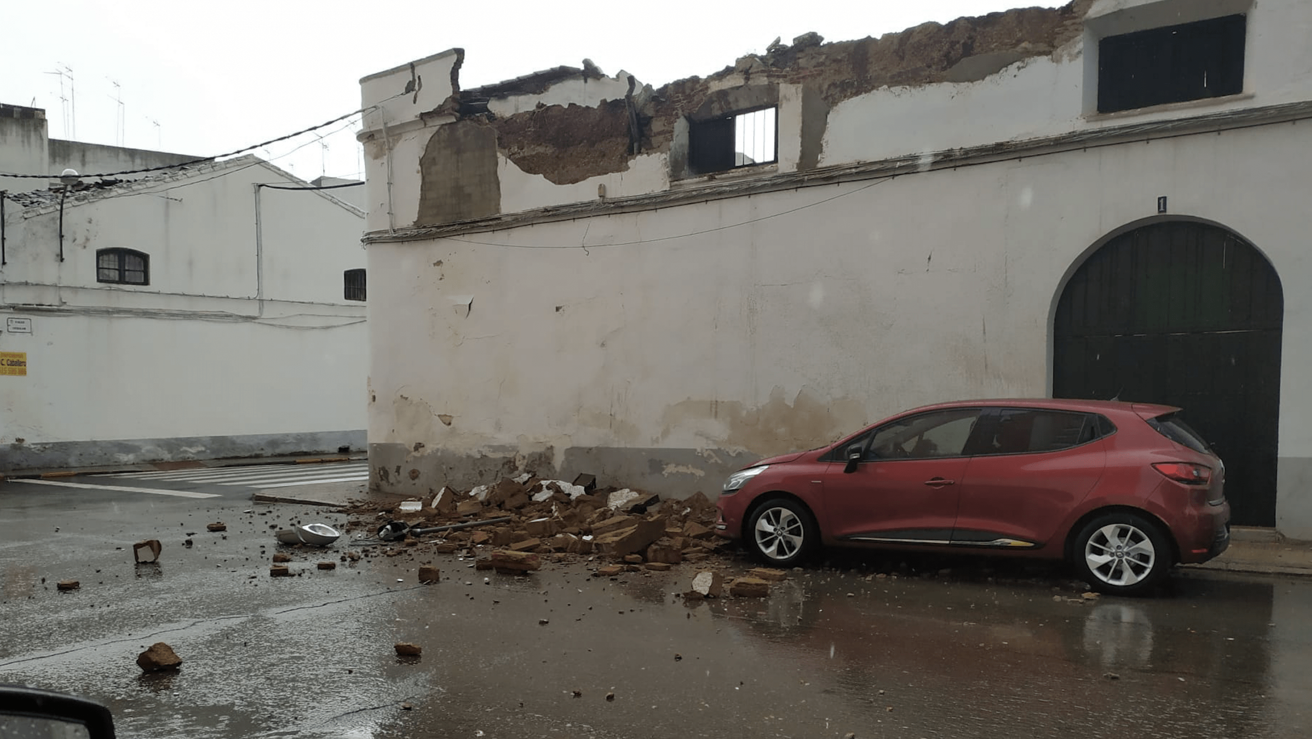 Derrumbe fachada en Almendralejo