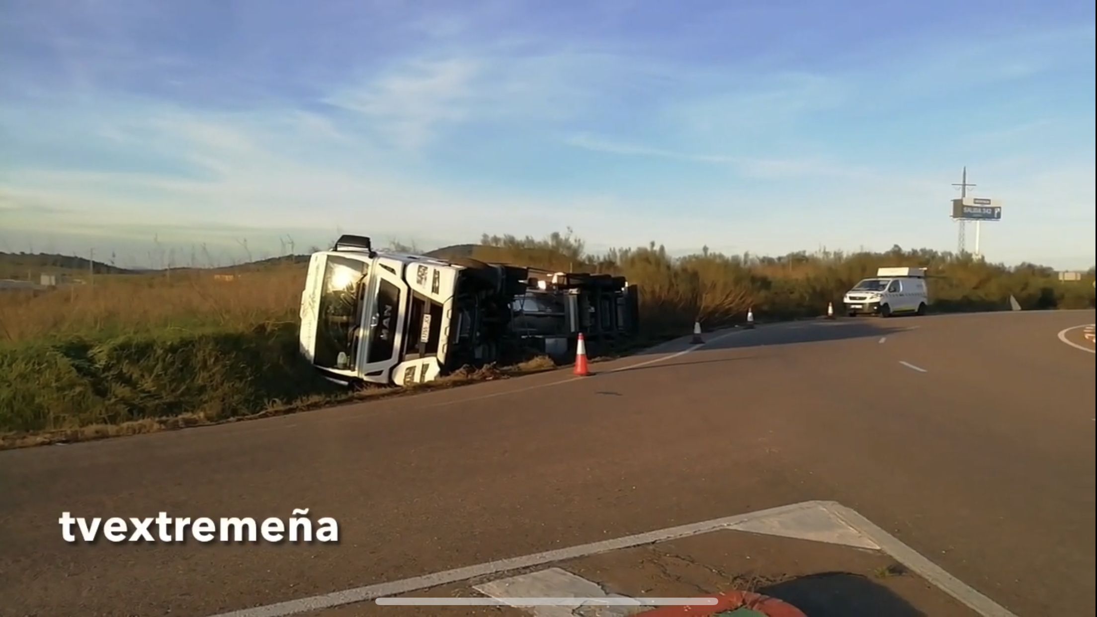 Accidente camión rotonda Decathlon