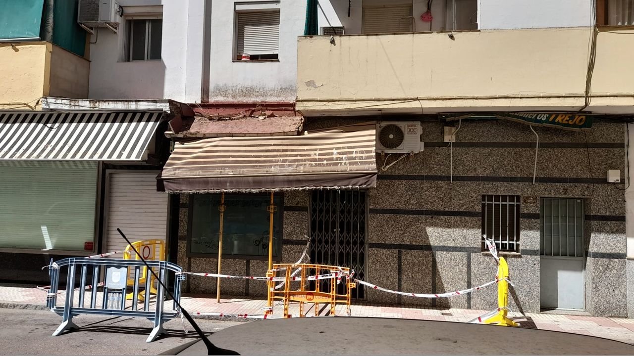 CORNISA CAIDA EN LA ANTIGUA