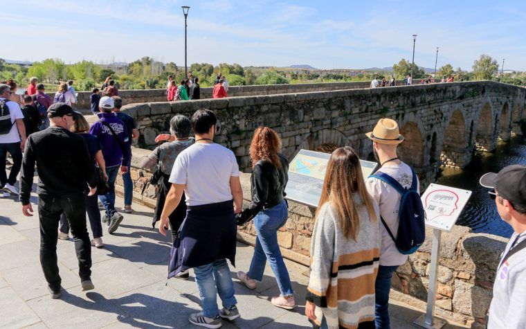 TURISTA TURISMO PUENTE ROMANO