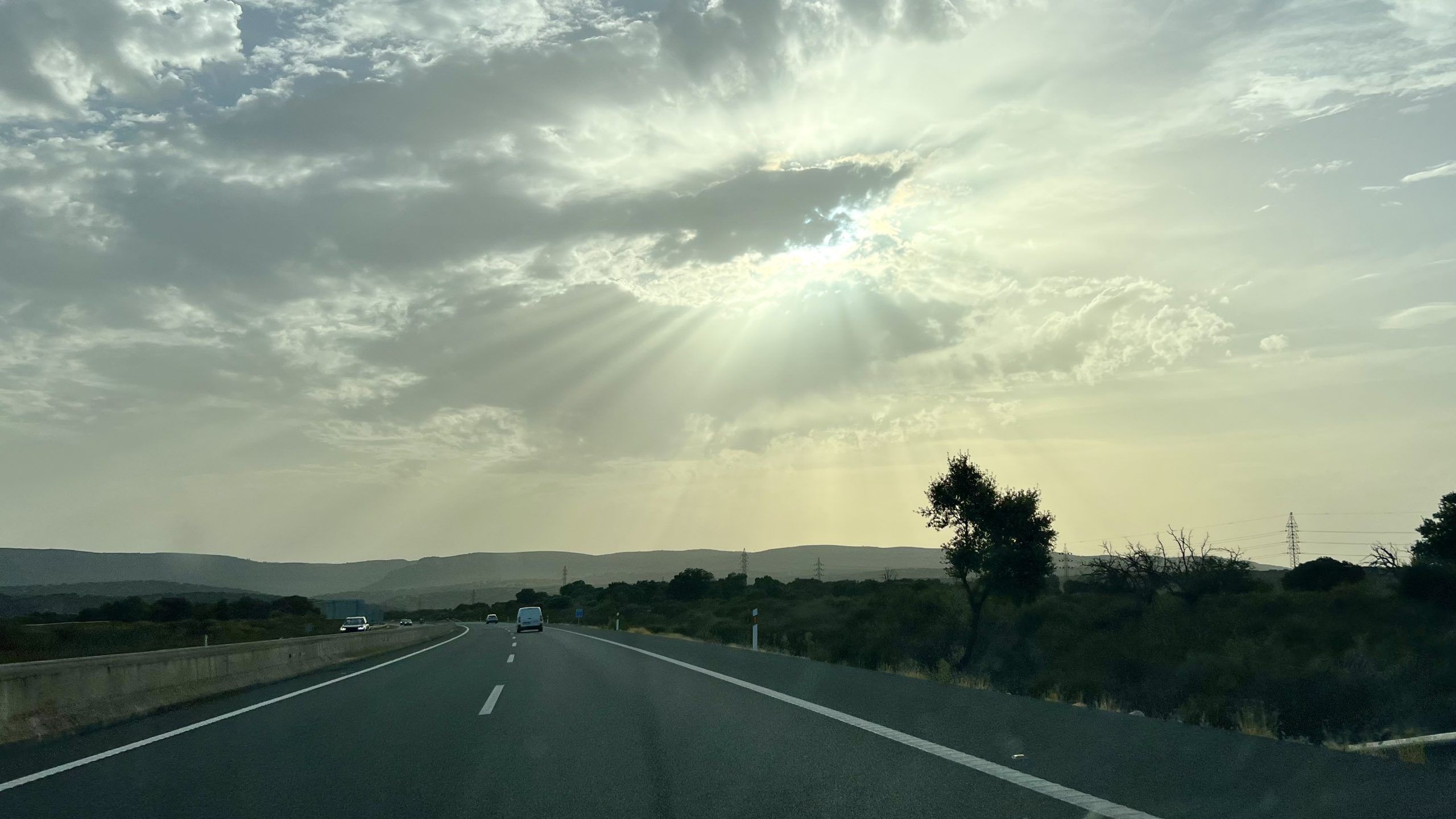 Autovía A-5 con puesta de sol