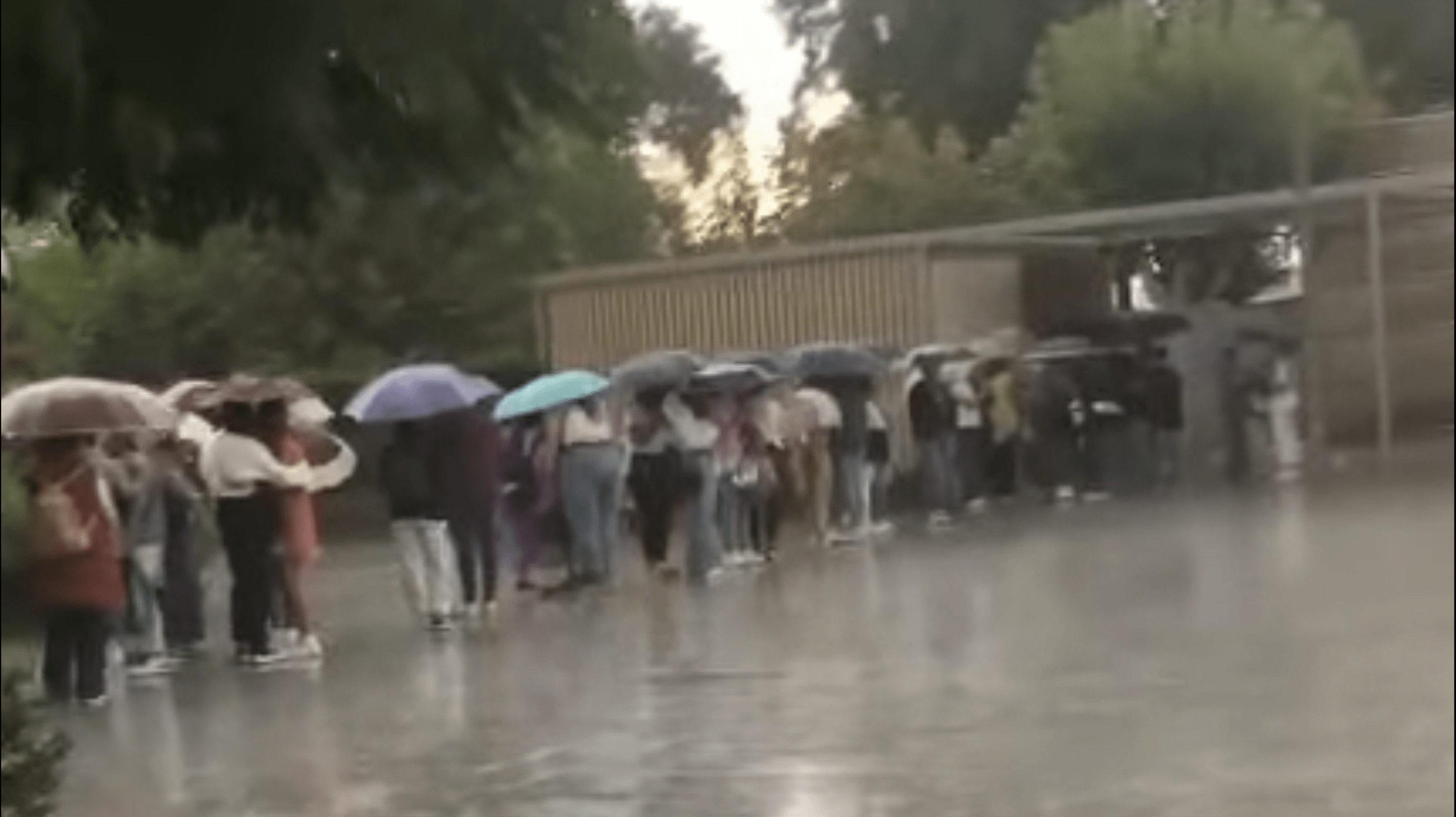 Colas en el Teatro Romano concierto Lola Índigo