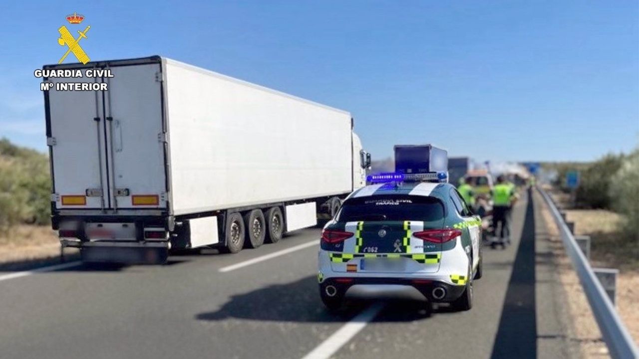 GUARDIA CIVIL CONTROL ALCOHOLEMIA CAMION 2