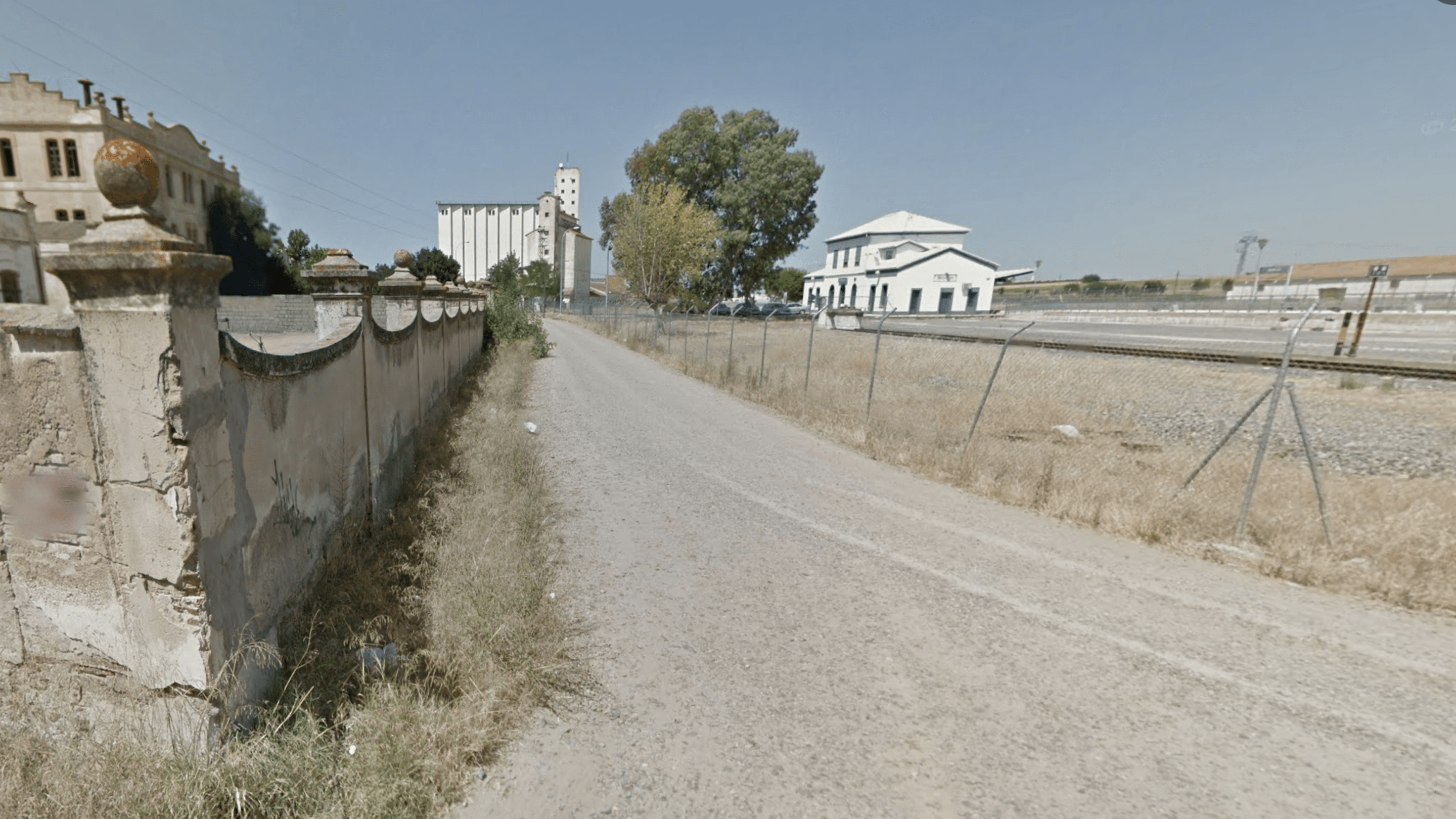 Silo y apeadero de Montijo