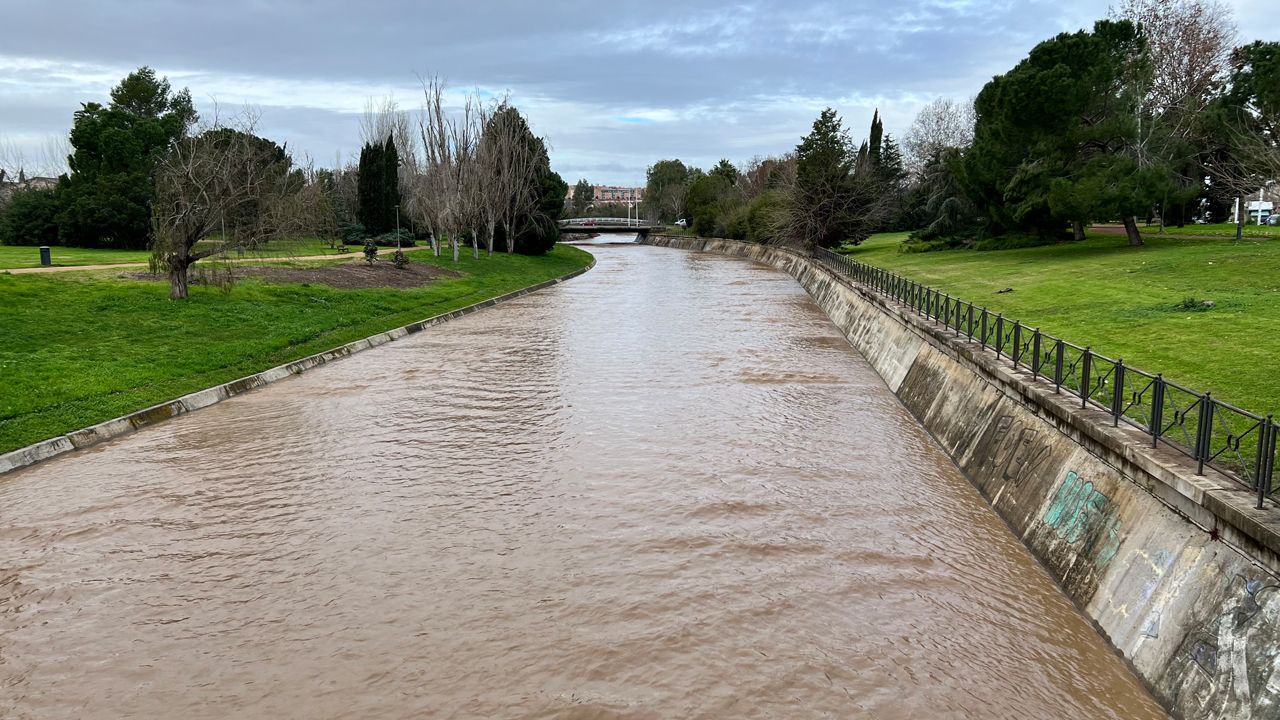 RIO ALBARREGAS CON CAUCE LLENO