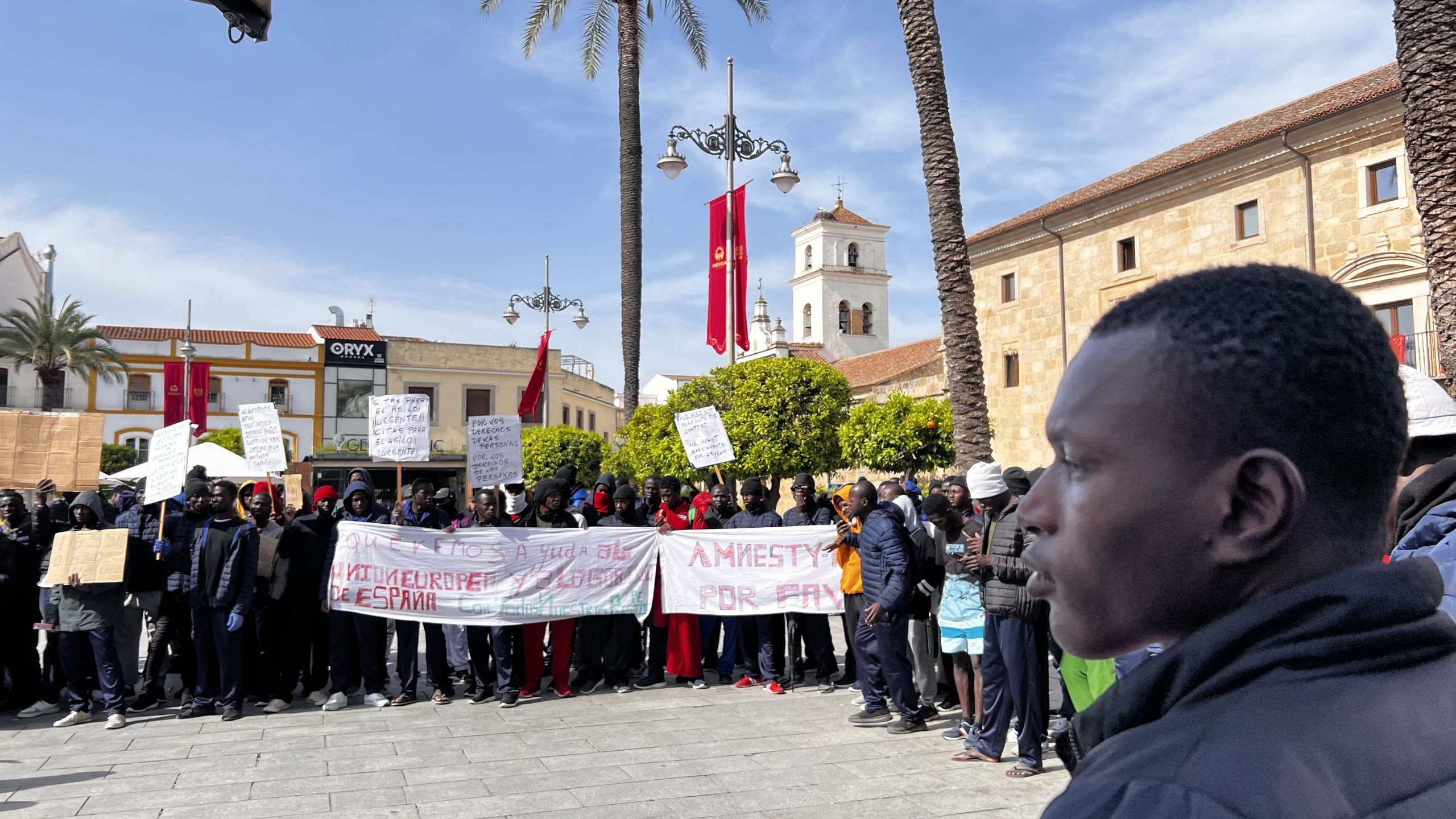 21-03-24 Concentración de migrantes en plaza de España