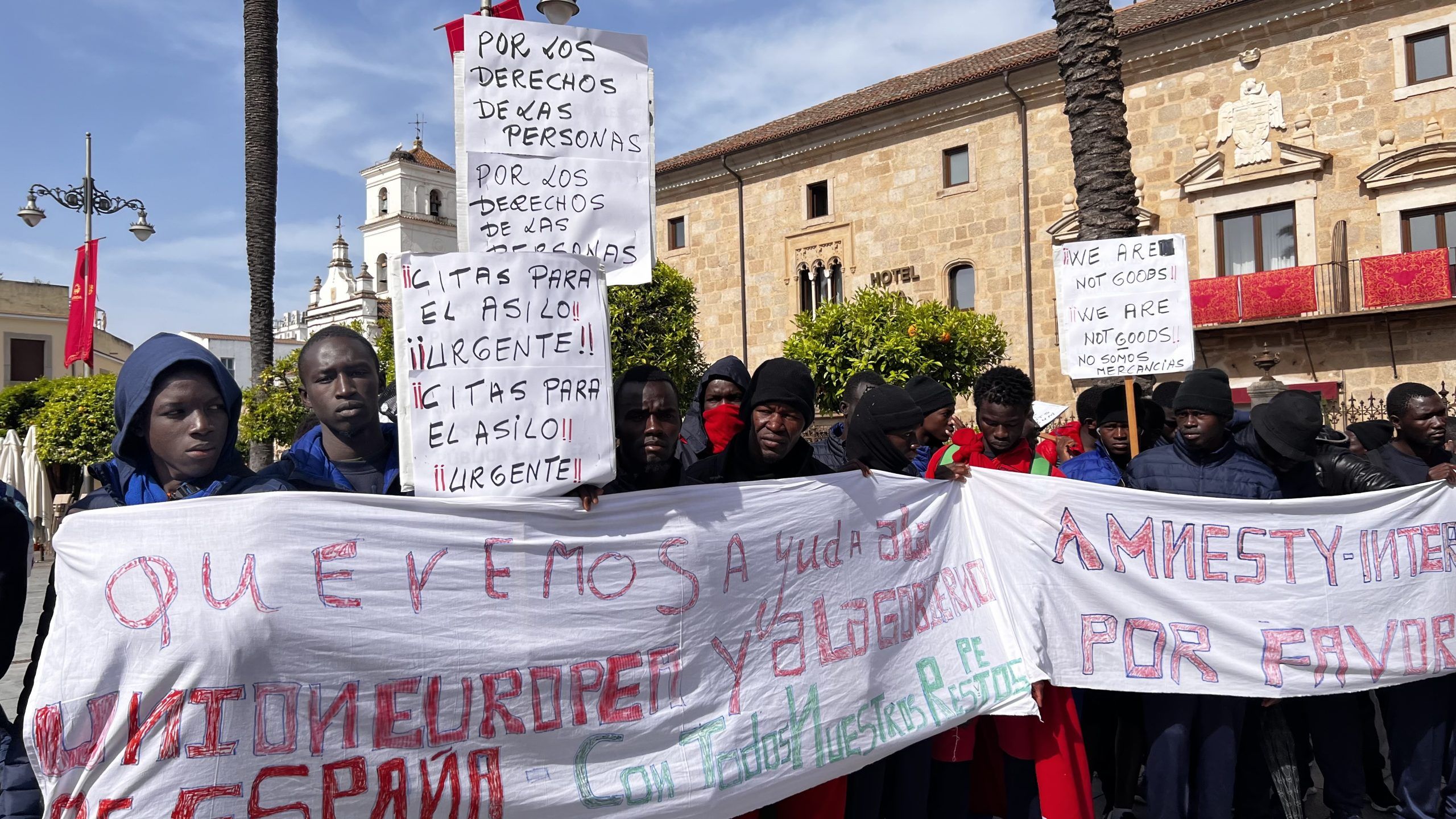 21-03-24 Concentración de migrantes en plaza de España