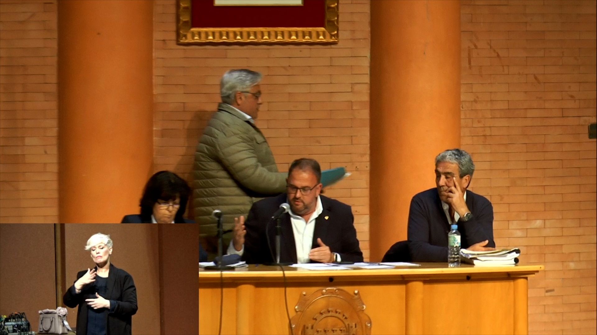MIGUEL VALDES ABANDONA EL PLENO