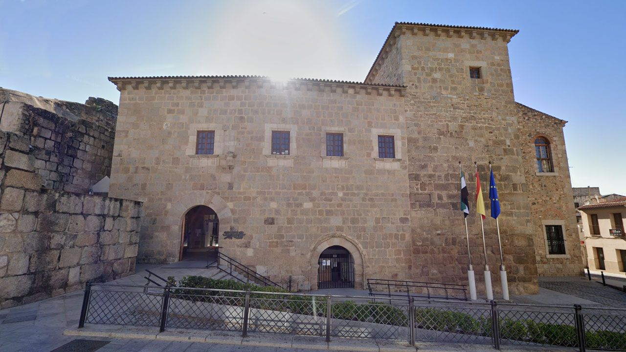 PRESIDENCIA DE LA JUNTA DE EXTREMADURA ALCAZABA ARABE