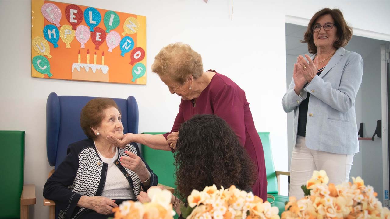 ABUELA CENTENARIA MARIA BECERRA RESIDENCIA EL PRADO