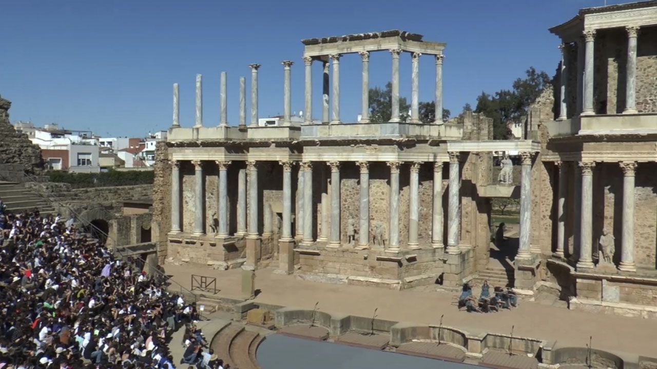 TEATRO ROMANO FESTIVAL GRECOLATINO GRADAS TEATRO ROMANO