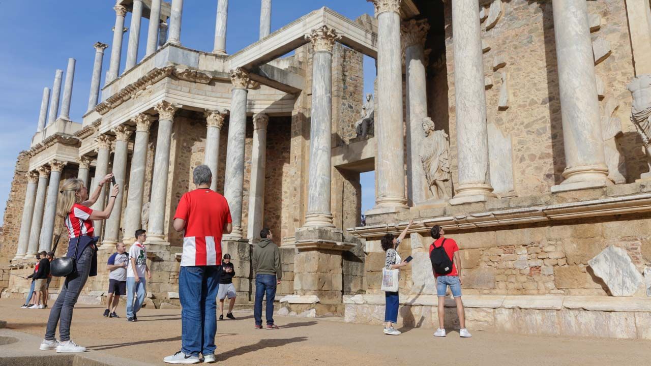 TURISMO TURISTAS BILBAO TEATRO ROMANO