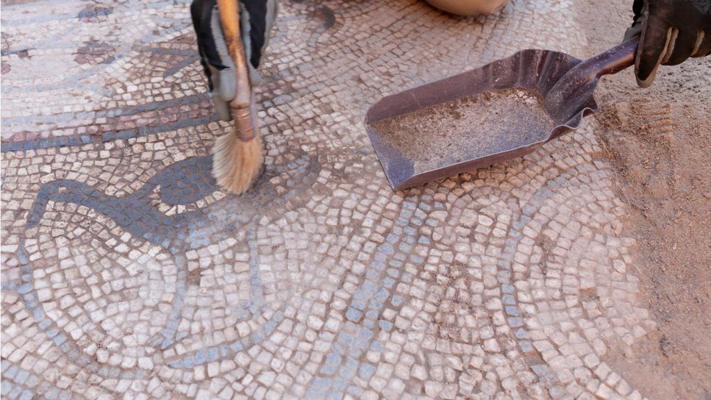 ARQUEOLOGIA MOSAICO HUERTA OTERO ESCUELA PROFESIONAL BARRAECA EXCAVACIONES