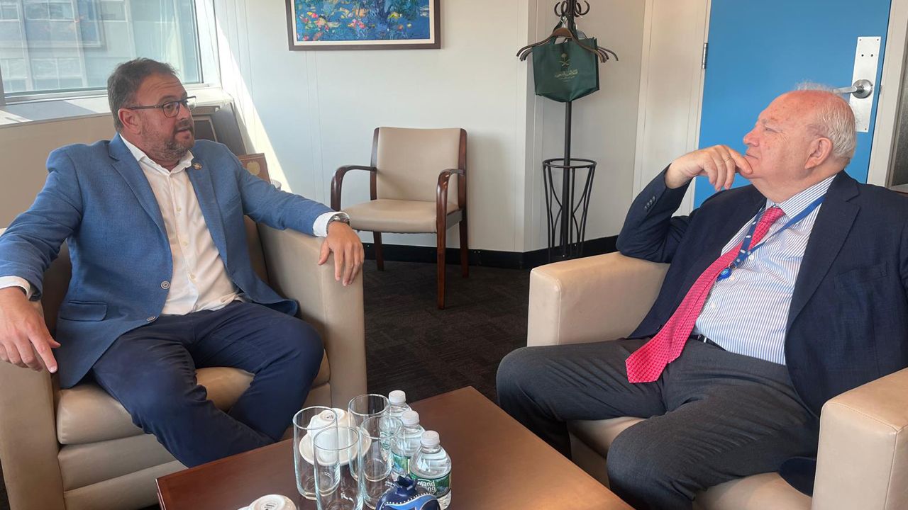 OSUNA CON MIGUEL ANGEL MORATINOS