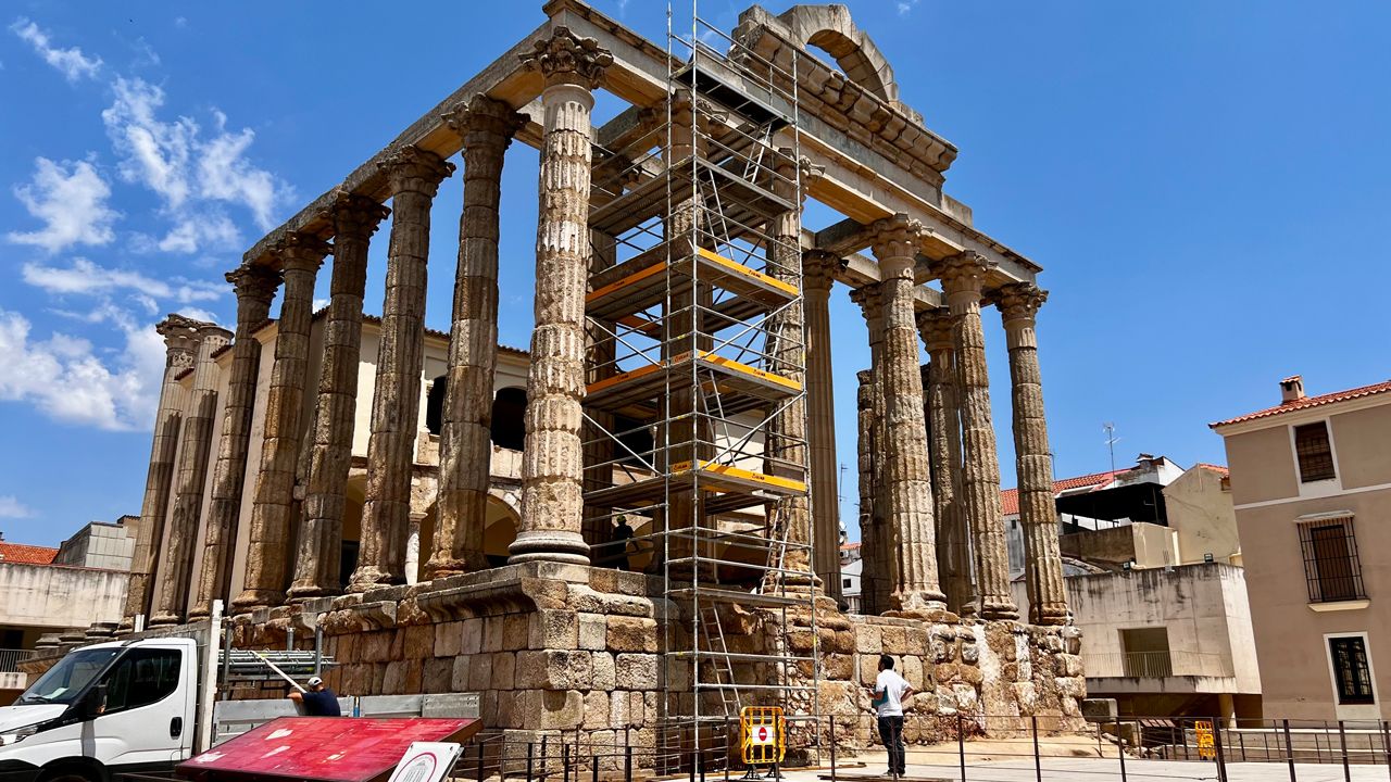 TRABAJOS CONSOLIDACION COLUMNAS TEMPLO DE DIANA