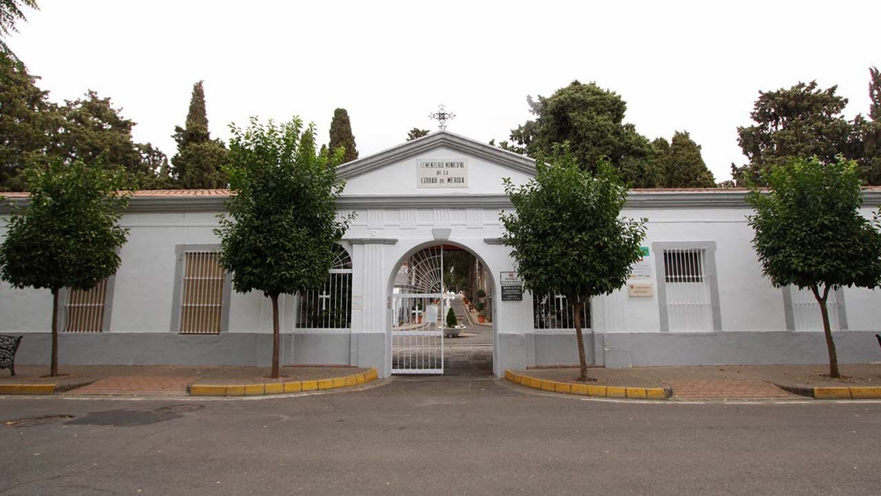 CEMENTERIO MUNICIPAL DE MERIDA 5 PUERTA