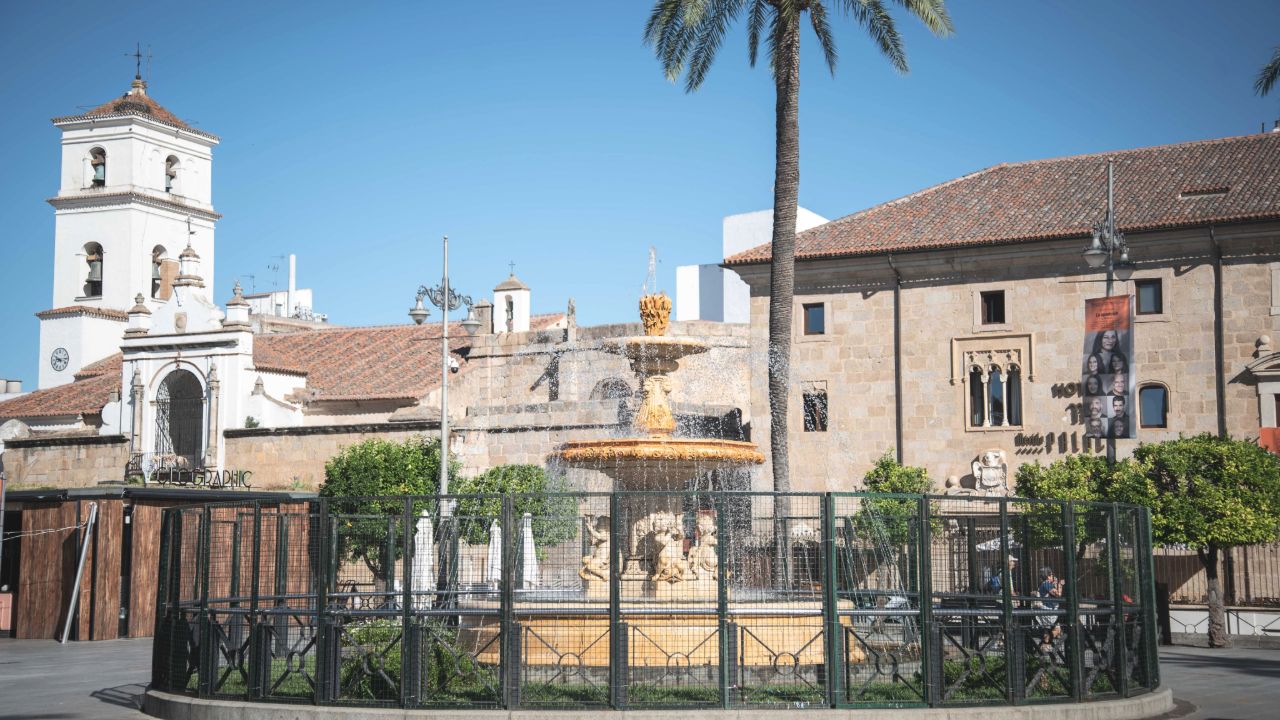 Fuente de la plaza de España vallada
