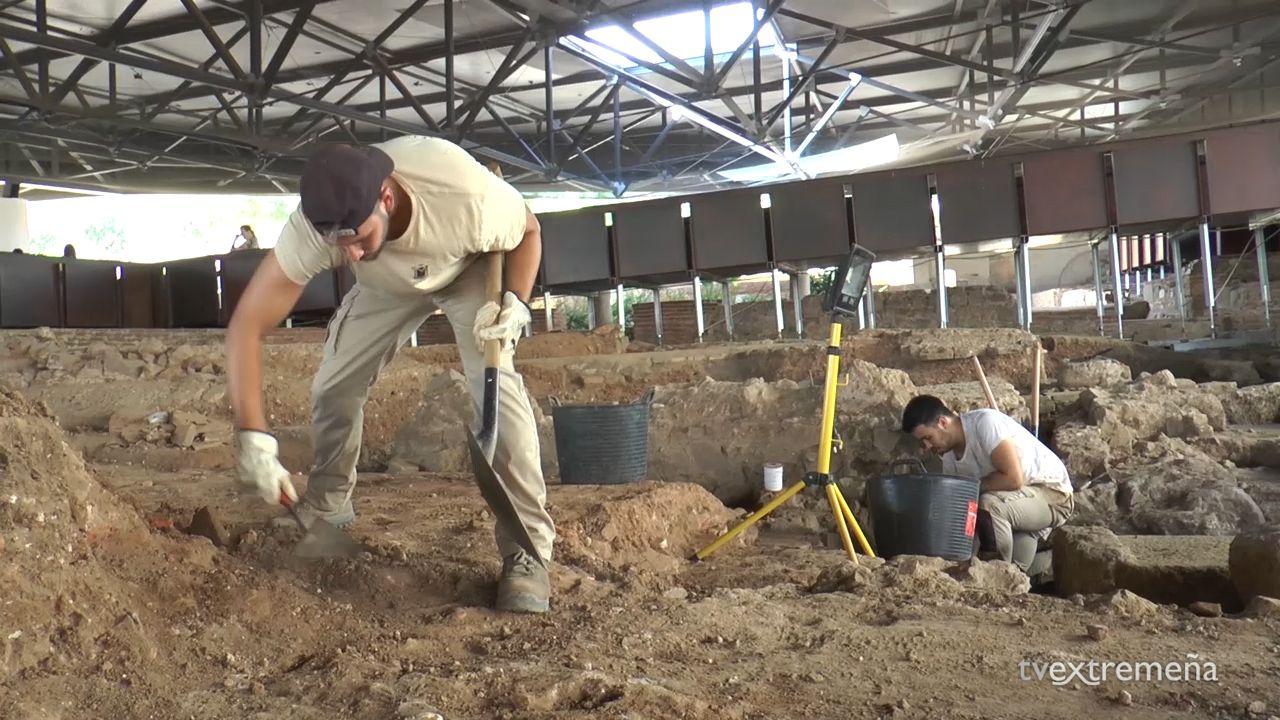 ARQUEOLOGOS YACIMIENTO