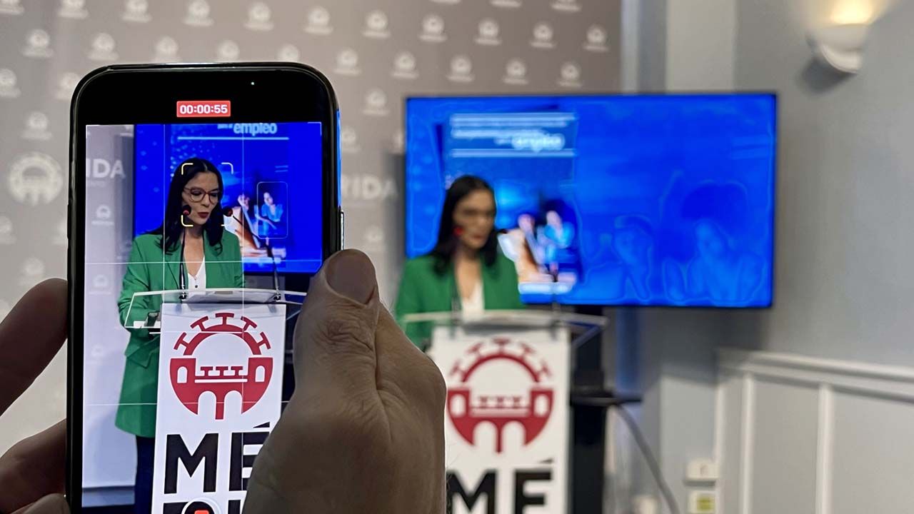 PILAR AMOR EN RUEDA DE PRENSA