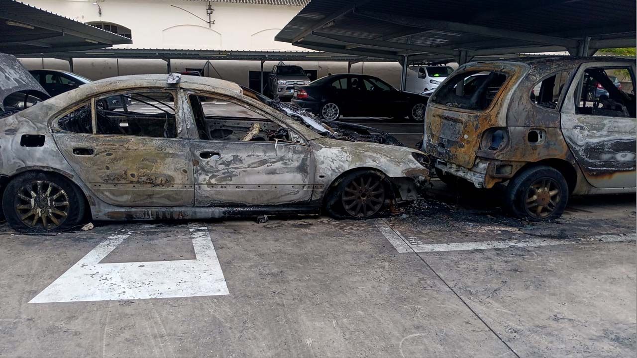 VEHICULOS QUEMADOS EN PARKING DE SANTA EULALIA