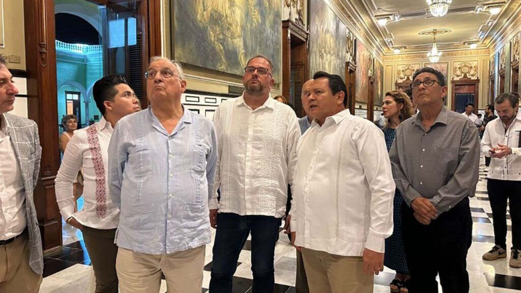 ALCALDE CON GOBERNADOR YUCATAN 2