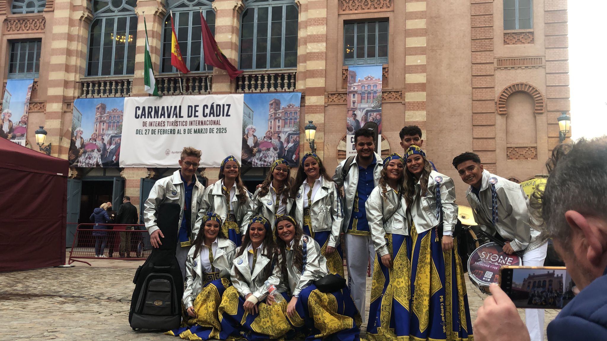 Comparsa Los Indomables en el Gran Teatro Falla de Cádiz