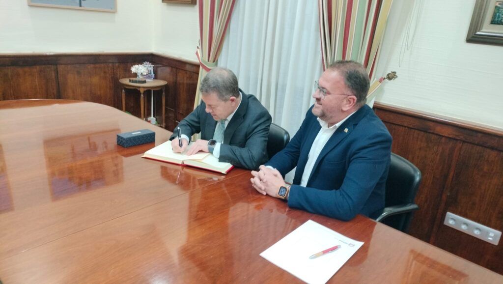 ALCALDE MERIDA Y PRESIDENTE CASTILLA-LA MANCHA EMILIANO GARCIA-PAGE 1