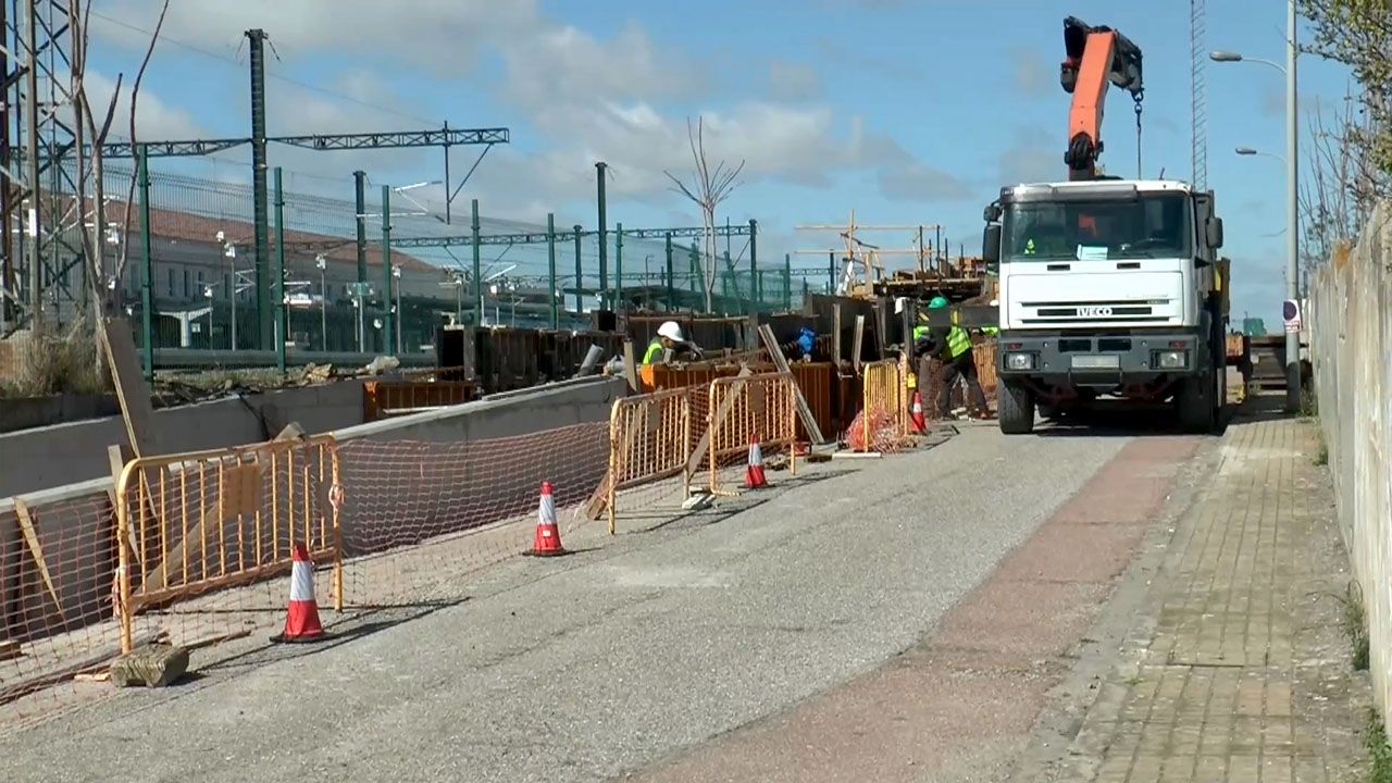 OBRAS PASARELA ESTACION DE TREN