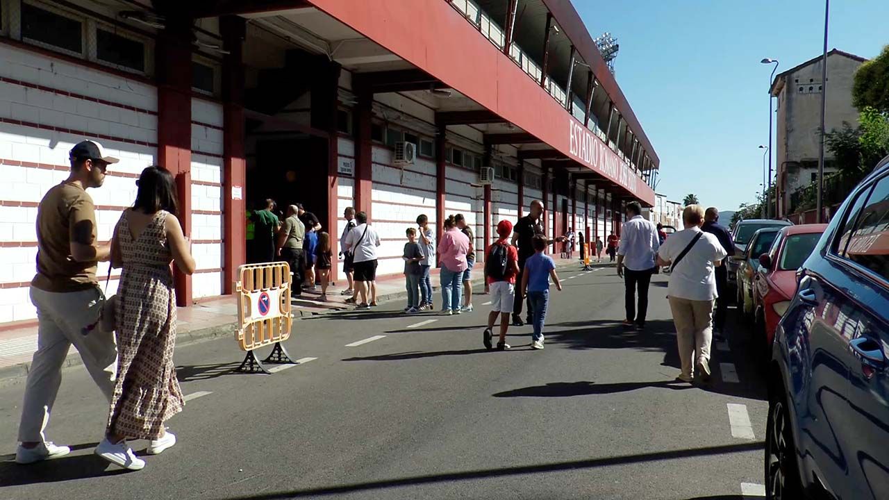AFICION PUERTAS ESTADIO ROMANO