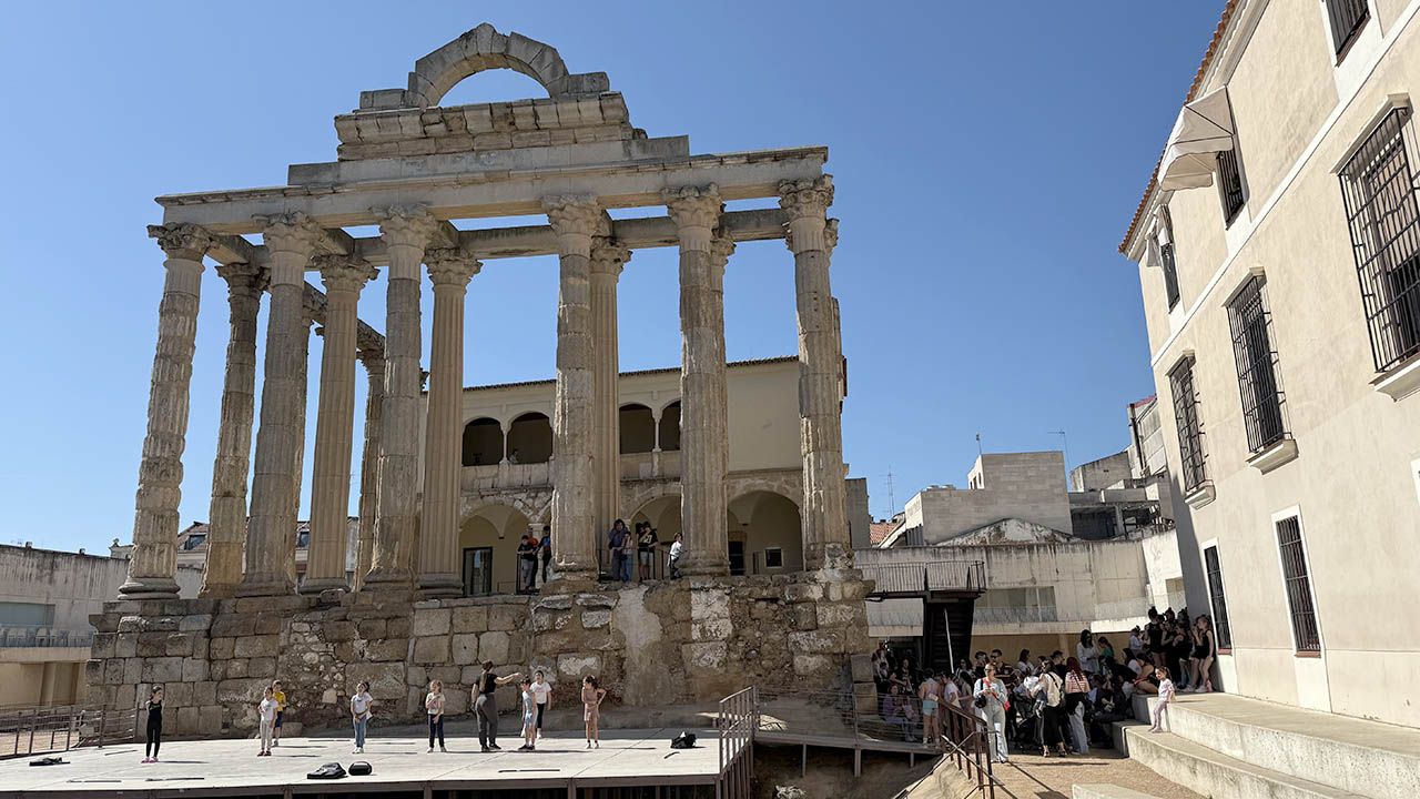 TEMPLO DE DIANA CON NIÑOS