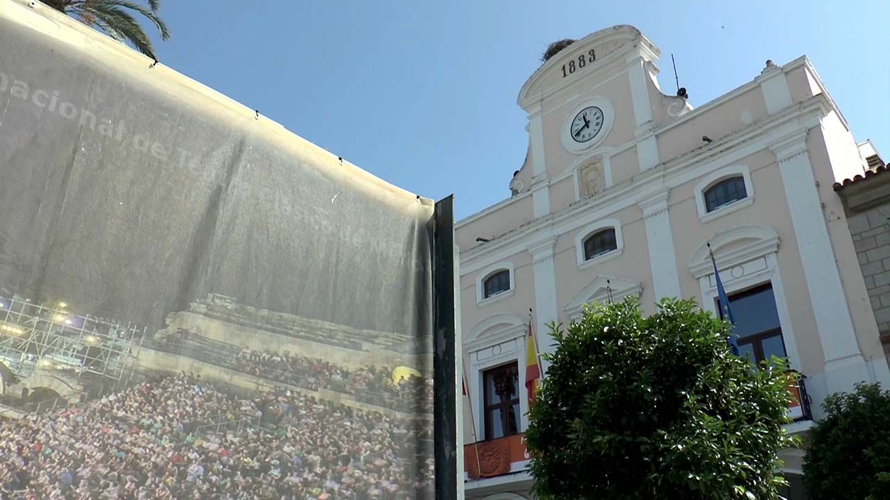 AYUNTAMIENTO DE MERIDA FACHADA CON TELON