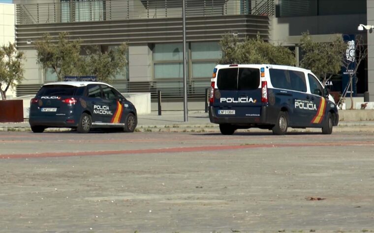 POLICIA NACIONAL COCHE Y FURGONETA