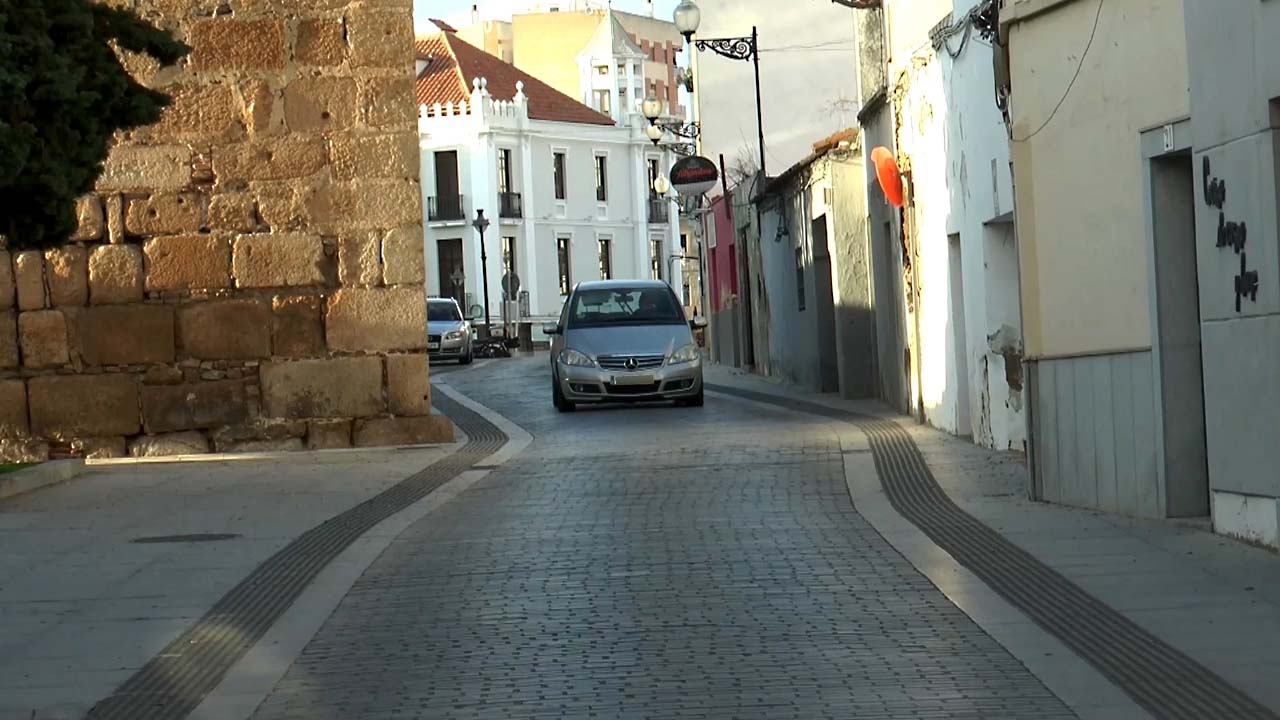 TRAFICO COCHES CALLE GRACIANO 2