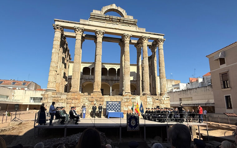 ACTO DE LA POLICIA NACIONAL EN EL TEMPLO DE DIANA 2025