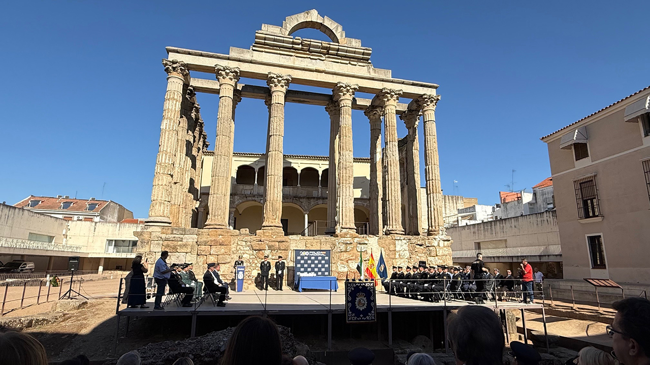 ACTO DE LA POLICIA NACIONAL EN EL TEMPLO DE DIANA 2025