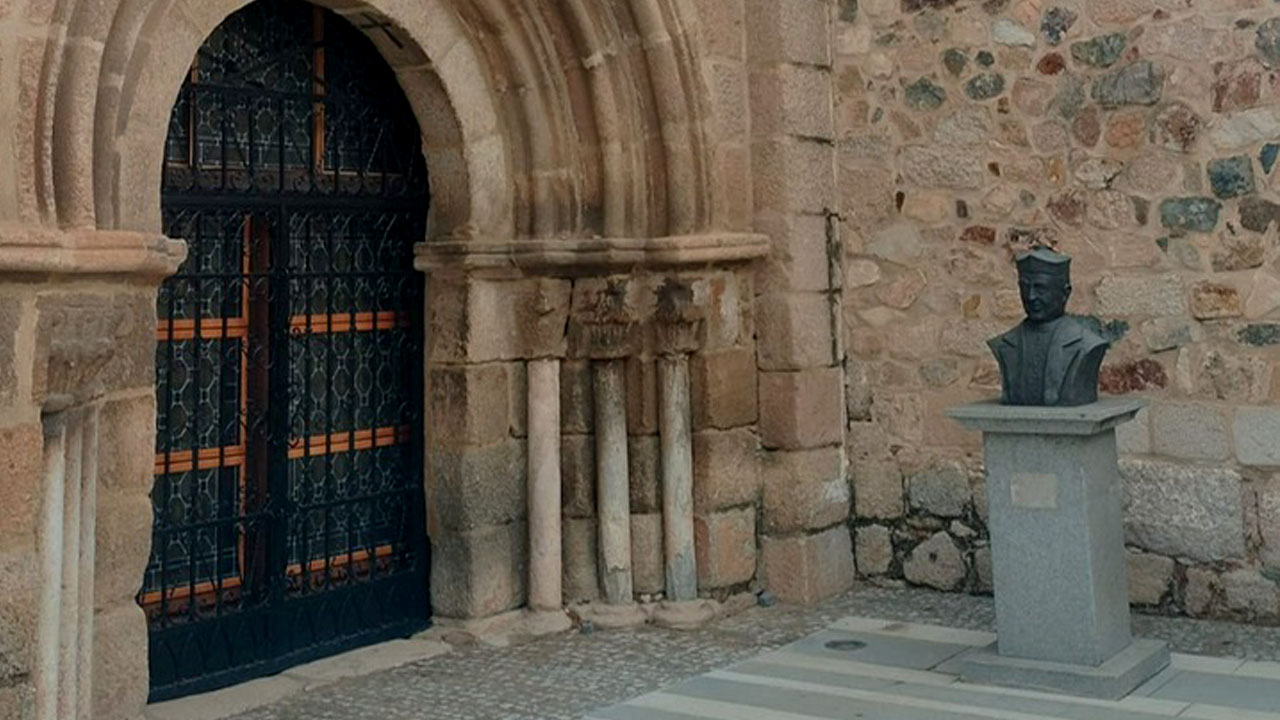 BUSTO DE DON CESAR EN SANTA EULALIA EMPLAZAMIENTO DEFINITIVO