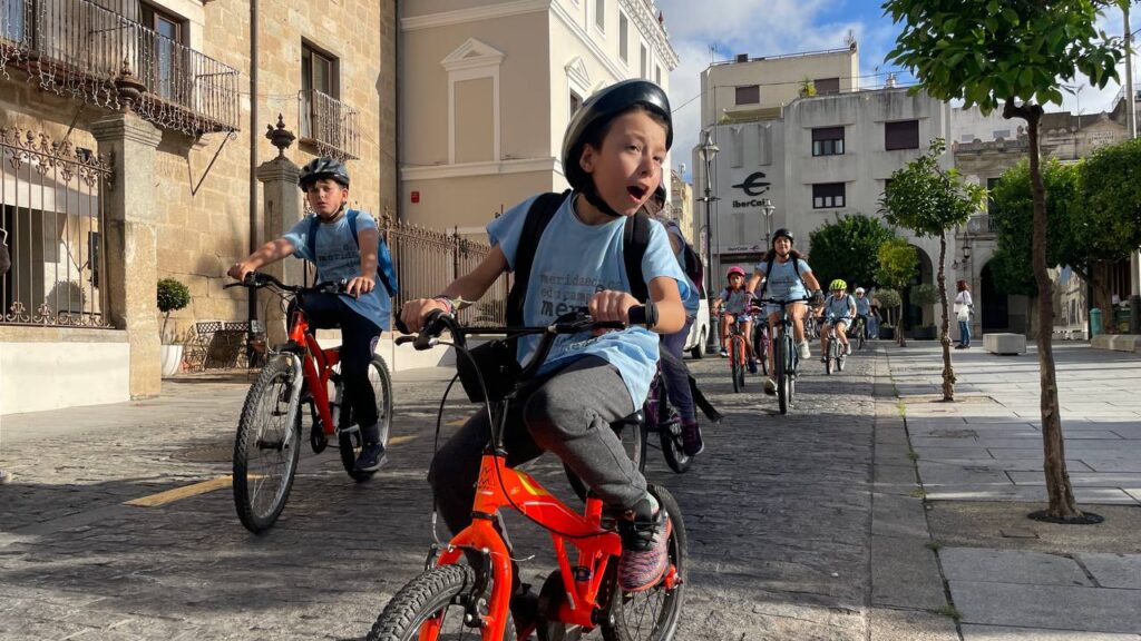 DIA ESCOLAR DE LA BICICLETA