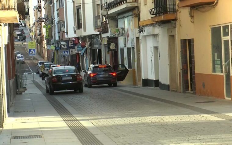 DOBLE FILA CALLE GRACIANO