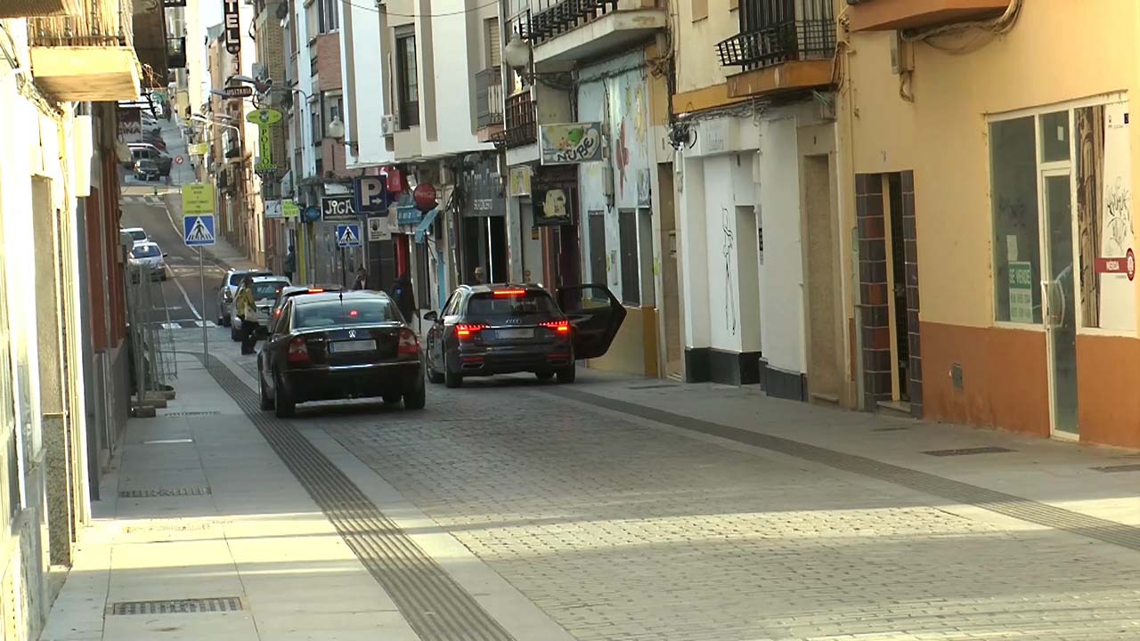 DOBLE FILA CALLE GRACIANO