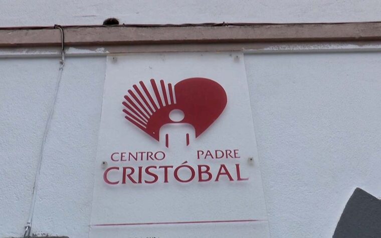 FACHADA CENTRO PADRE CRISTOBAL