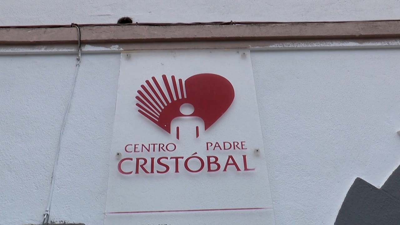 FACHADA CENTRO PADRE CRISTOBAL