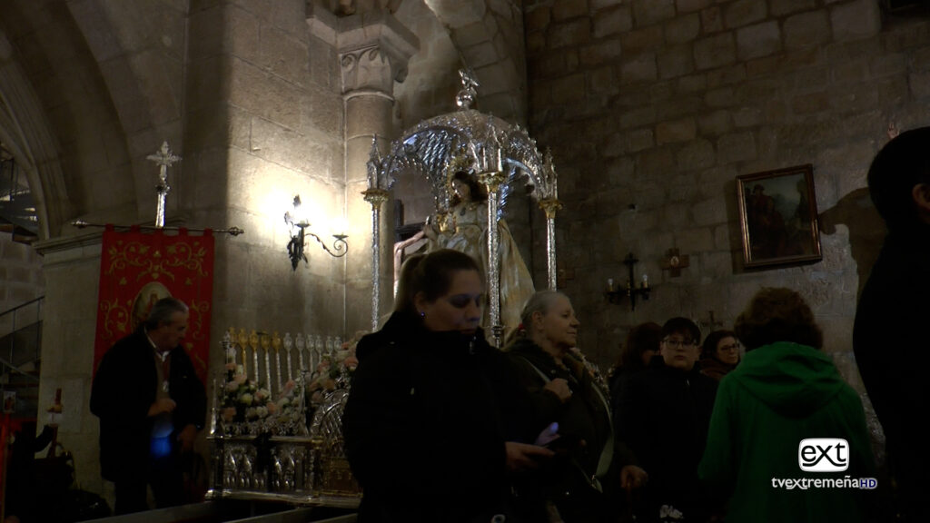 SANTA EULALIA CON PEREGRINOS 1