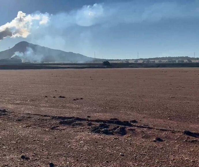 TERRENOS FABRICA DE CATODOS EXPACIO MERIDA CON CHIMENEA AL FONDO