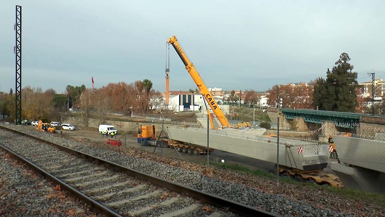 TRANSPORTE ESPECIAL VIGAS VIADUCTO PUENTE ADIF ALBARREGAS