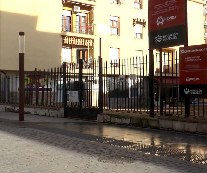 ACCESO TORRE ALBARRANA TEATRO MARIA LUISA