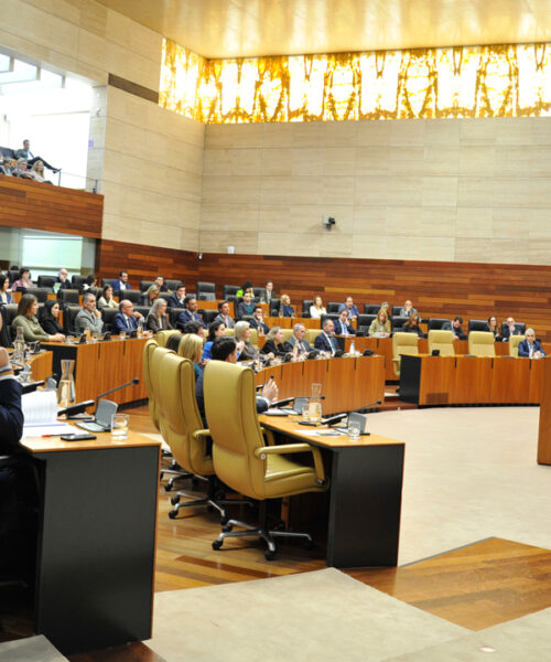 ASAMBLEA DE EXTREMADURA EBATE INVESTIDURA GUARDIOLA 1