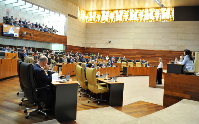 ASAMBLEA DE EXTREMADURA EBATE INVESTIDURA GUARDIOLA 1