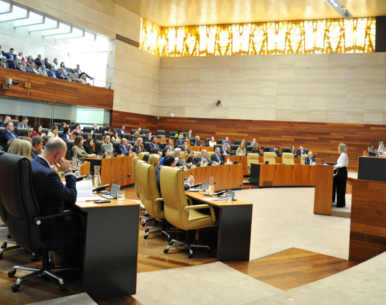 ASAMBLEA DE EXTREMADURA EBATE INVESTIDURA GUARDIOLA 1