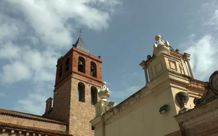 BASILICA SANTA EULALIA CON ESQUINA HORNITO CRATERAS